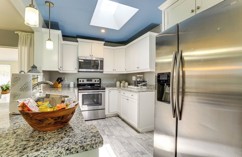 Venice Gardens Casa | 4 Mi to Venice Beach: Home w/ Patio & Yard