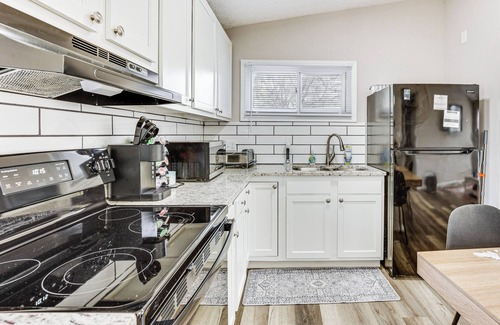 West Akron Casa | 4 Mi to Zoo & Dtwn Akron: Home w/ Game Room!