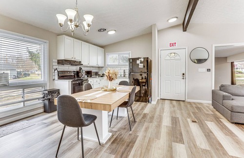 West Akron Casa | 4 Mi to Zoo & Dtwn Akron: Home w/ Game Room!