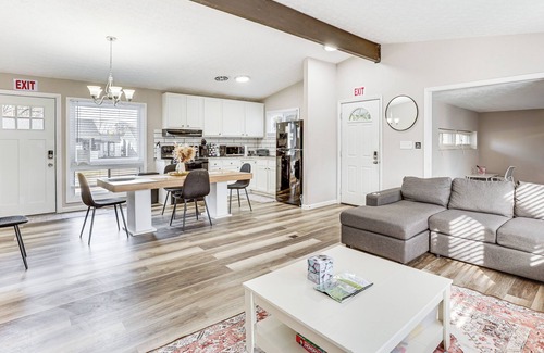 West Akron Casa | 4 Mi to Zoo & Dtwn Akron: Home w/ Game Room!