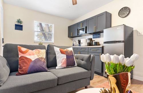 East Tampa Casa | 4 Miles From Downtown Tampa C