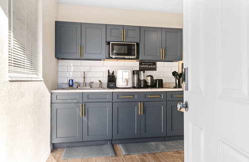 East Tampa Casa | 4 Miles From Downtown Tampa C