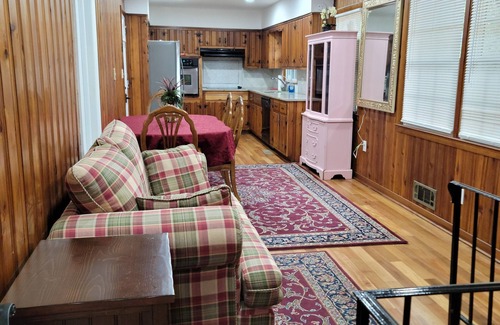 Greater Valley Brook Casa | 4 miles to CDC, VA & EMORY Master bedroom with en suite bath
