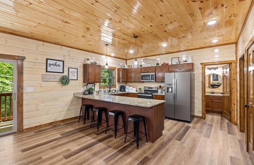 Sevierville Cabina | 4 Miles to Soaky Mountain! Brand New!