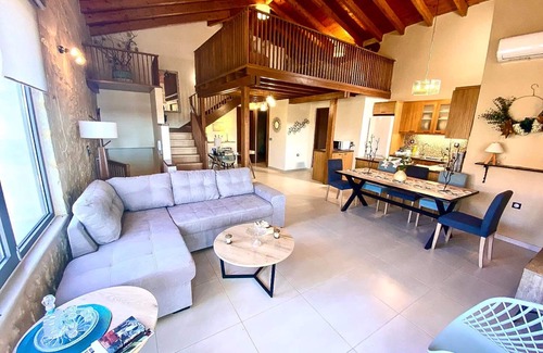 Episkopi Casa | 4 min. drive to the beach! Spacious cozy family holiday home