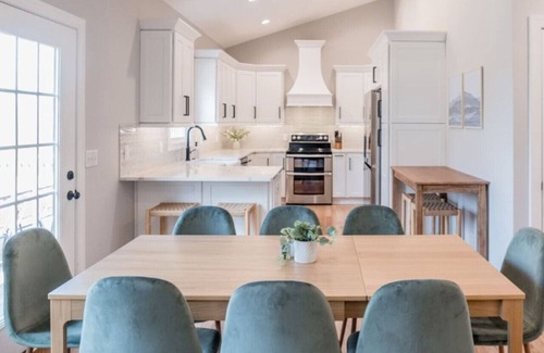 Lynchburg Casa | 4 min to LU! Hot Tub, Family-Friendly + Mtn Views