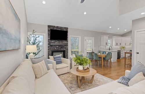 Lynchburg Casa | 4 min to LU! Hot Tub, Family-Friendly + Mtn Views
