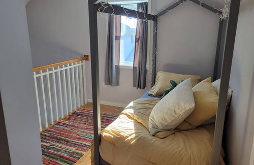Lemont Casa | 4 min to Penn State. Koi Pond, Game Room, New, Modern, Breakfast Included!