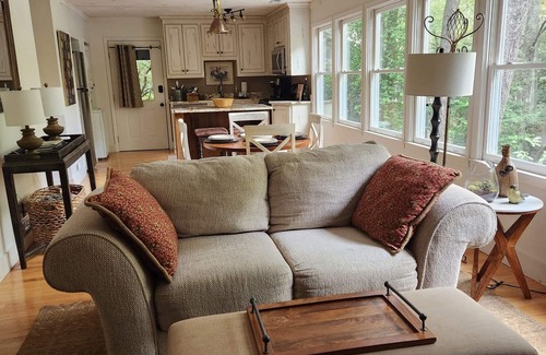 Highlands Cabina | Vale Cottage: Aislamiento boscoso. Renovado. En la ciudad. Mascota amigable