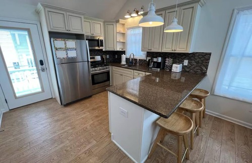 Lavallette Casa | 4 minute walk to the beach! Walking distance to restaurants and shopping!