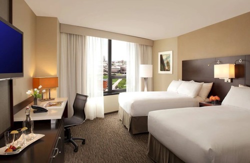 Downtown Minneapolis Casa | 4 Modern Downtown Rooms, Short Ride To Minneapolis Institute of Arts!