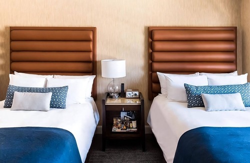 Downtown Portland Hotel | 4 Modern Units w/ Parking at Dossier Hotel! Near the Portland Saturday Market!