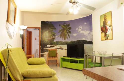 Bahia Calma Complejo | Villa con piscina privada, amplias terrazas y 3 apartamentos, privacidad garantizada.