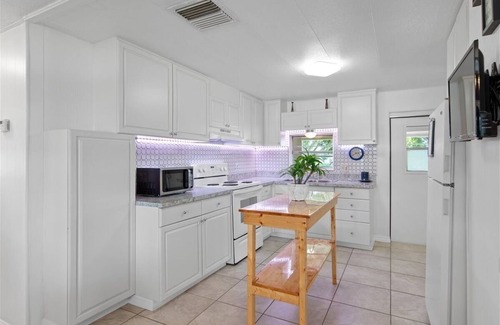 Taylor Creek Casa | 4 Oaks Oasis 2BR/2BA