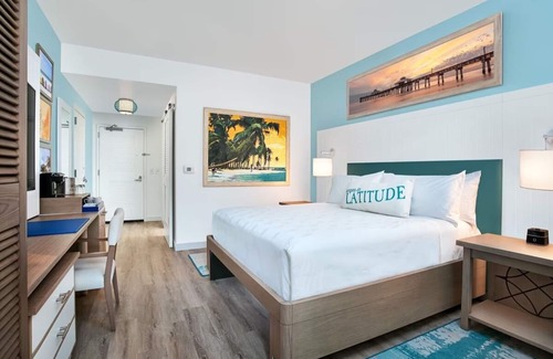 Fort Myers Beach Complejo | 4 Oceanfront Rooms w/Outdoor Pool, Firepits + Near Fort Myers Beach