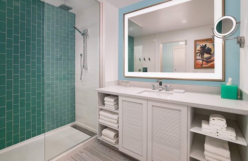 Fort Myers Beach Complejo | 4 Oceanfront Rooms w/Outdoor Pool, Firepits + Near Fort Myers Beach