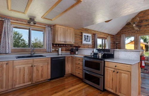Tetonia Cabina | 4 Peaks Teton Views Log Cabin - Close to Stellar Skiing!