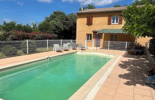 Montmeyan Apartamento | 4 pers apartment 7 km from the gorges du verdon with swimming pool