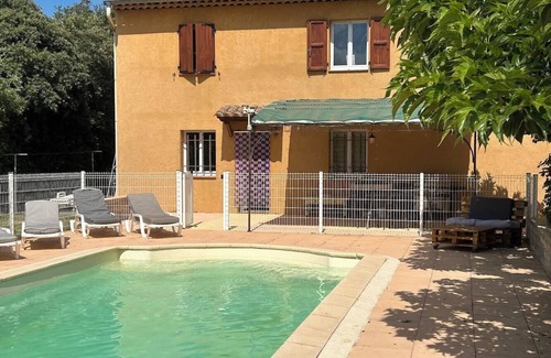 Montmeyan Apartamento | 4 pers apartment 7 km from the gorges du verdon with swimming pool