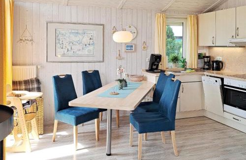 Lensterstrand Casa | 4 person holiday home in GROEMITZ