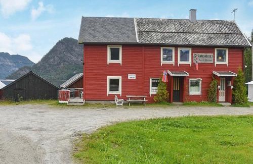 Voll Casa | 4 person holiday home in Måndalen