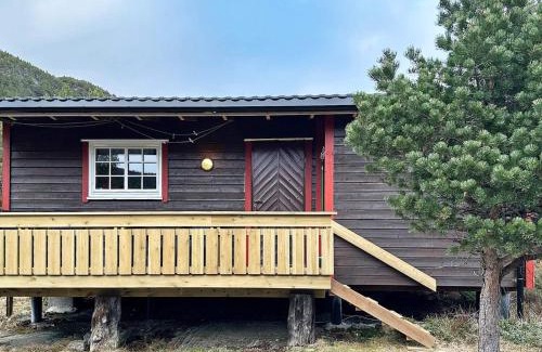 Olden Casa | 4 person holiday home in Lysøysundet