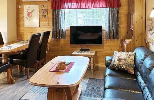 Olden Casa | 4 person holiday home in Lysøysundet