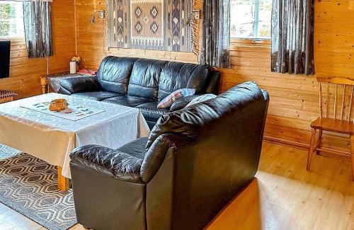 Olden Casa | 4 person holiday home in Lysøysundet