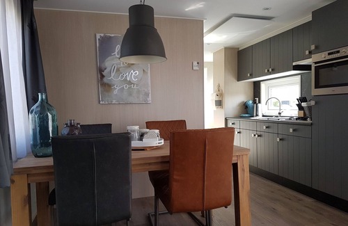 Serooskerke Casa | 4 person chalet on family park in Veere