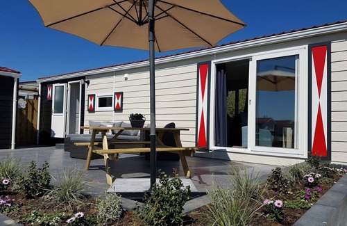 Serooskerke Casa | 4 person chalet at family park in Veere