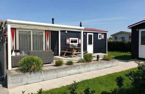 Serooskerke Casa | 4 person chalet on family park in Veere