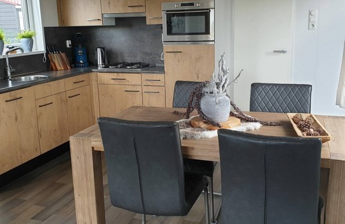 Serooskerke Casa | 4 person chalet on family park in Veere