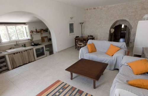 Cisternino Apartamento | 15% de descuento! 4 personas, espacioso apartamento en planta baja, piscina compartida y pista de tenis.