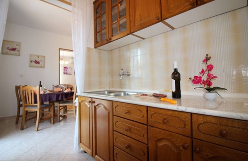 Antonci Condominio | 4 persons, quiet area, garden, private parking