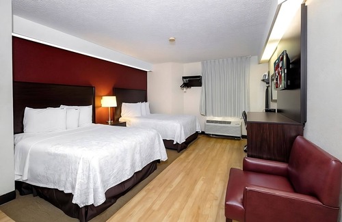 Palm Coast Hotel | 4 Pet-friendly Units w/ Free Parking! Onsite Pool! Near Bing's Landing!