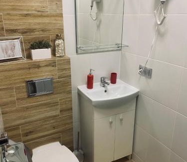 Milowka Casa | 4 PORY ROKU POKOJE GOŚCINNE
