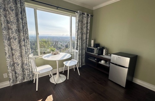 Whittier Casa | 4 Private Suites & LA Views