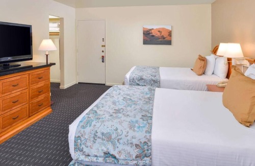 Solvang Hotel | 4 Relaxing Units Perfect for Groups, Pool, Quick Drive to Santa Ynez River