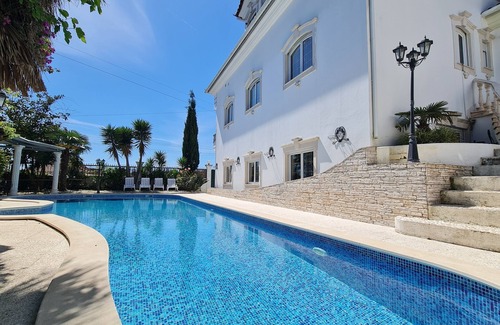 Arnal Casa | 4 Rooms Residence at Villa ☆☆☆☆☆ (10-15 Guests) by Silver Village Residence