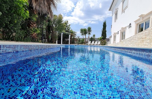 Arnal Casa | 4 Rooms Residence at Villa ☆☆☆☆☆ (10-15 Guests) by Silver Village Residence