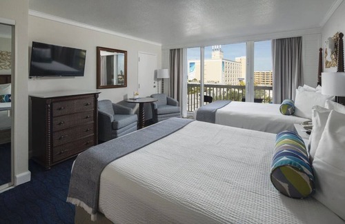 St. Pete Beach Hotel | 4 Rooms With Balcony, Ideal for Water Enthusiasts, 5 Swimming Pools, Parking!
