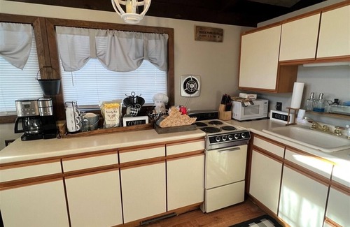 West Bridgton Cabaña | 4 Season Cottage in Alpine Village Association with water access to Moose Pond.