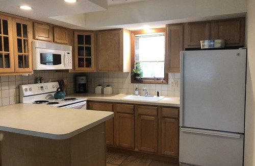Bushkill Casa | Retiro de montaña lleno de diversión de 4 temporadas en Saw Creek Estates con toneladas de comodidades