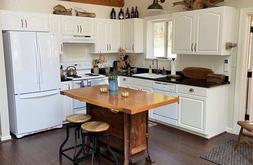 Rowland Casa | 4 Season Lakefront Vacation Home