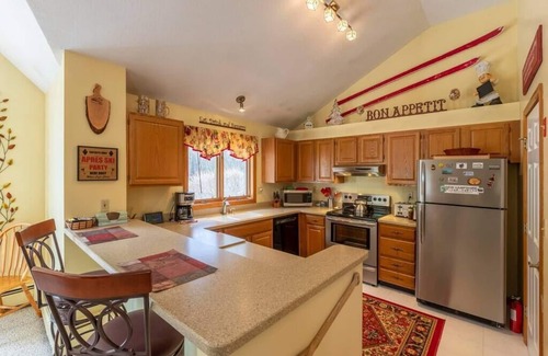 Lincoln Condominio | '4 SEASONS' @ LOON MTN. 2BR+Loft w/Pool(s)