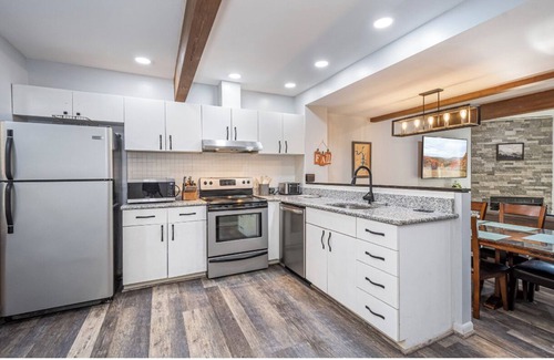 McHenry Casa | 4 Seasons Wisp - Ski In/Ski Out Townhome with Lake Access, Hot Tub