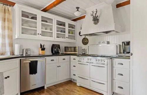Cedar Glen Casa | "4 Sons"-Family Friendly Escape Steps to the Lake