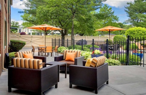 Woburn Casa | 4 Spacious Units! FREE Parking, Pets Allowed, Close to Fogg Art Museum!