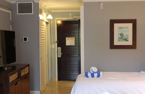 Hanamaulu Complejo | 4 Star Beachfront Resort. AC. Lanai. Restaurant. Pool. Gym. Spa.