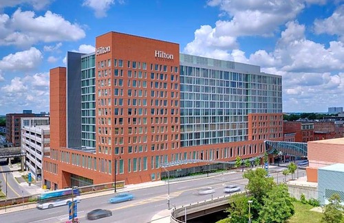 Arena District Hotel | Hotel de 4 estrellas ∙ Hilton Columbus Downtown
